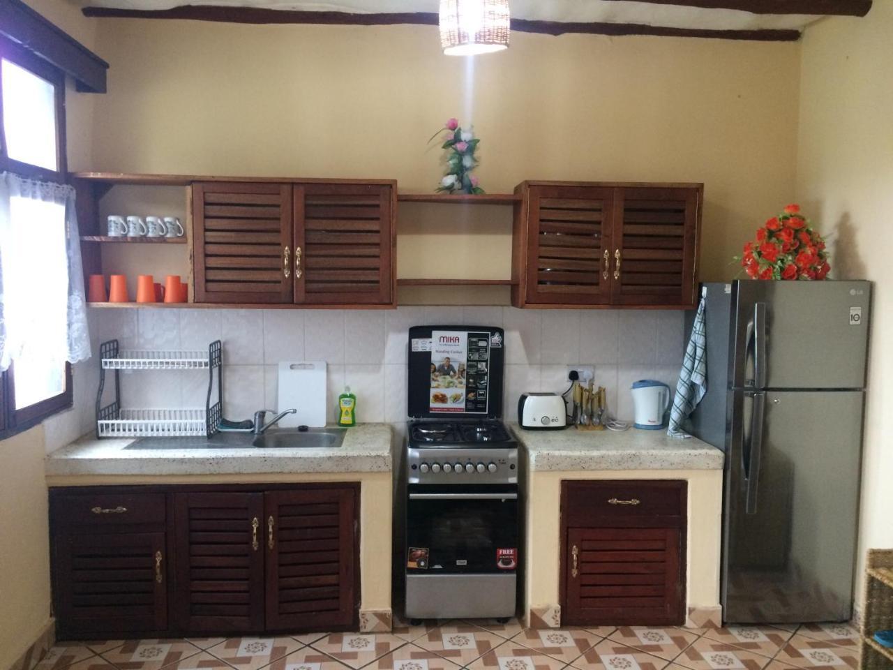 Simba Apartments Diani Beach Eksteriør billede